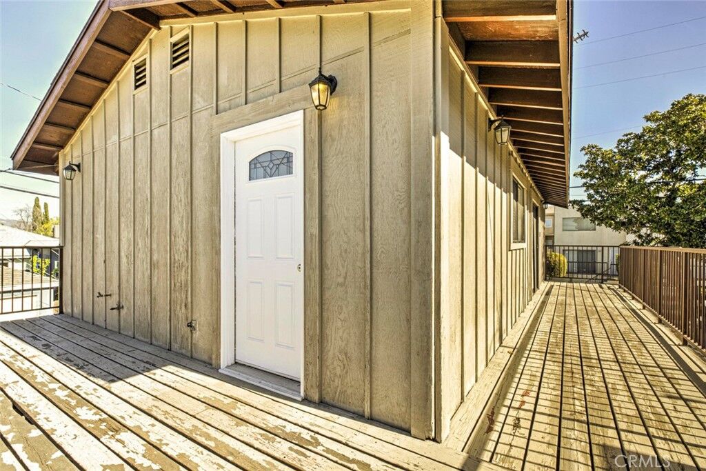 Property Photo:  6011 Bellaire Avenue  CA 91606 