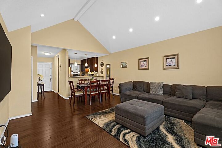 Property Photo: 2507 E 15th Street 305 CA 90804