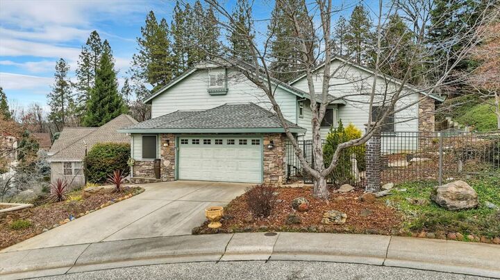 Property Photo:  124 Ruby Ledge Court  CA 95945 