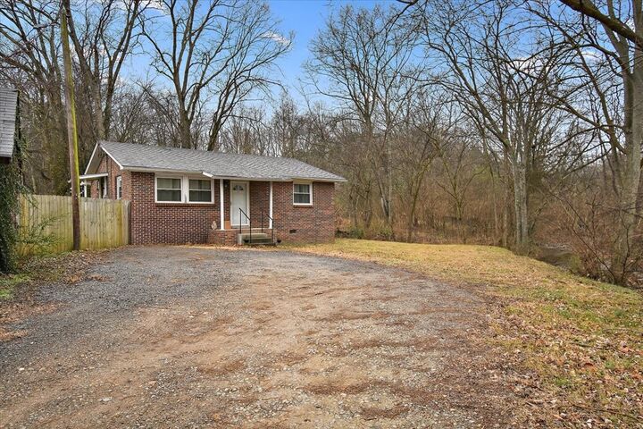 Property Photo: 1081 Slaters Creek Rd TN 37072