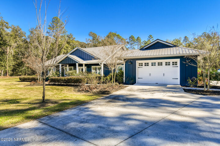 Property Photo: 107 E Cardinal Street FL 32177