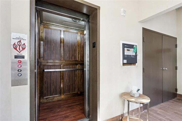 Property Photo:  431 Gravier Street 2  LA 70130 
