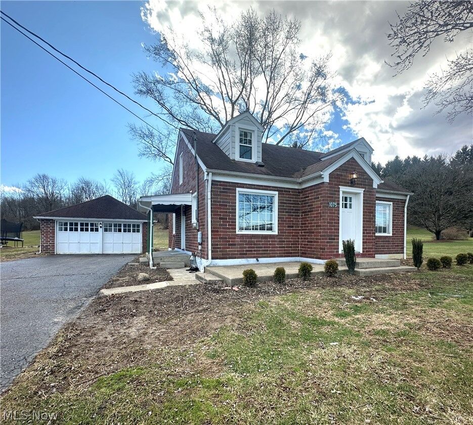 Property Photo:  1075 Bacon Avenue  OH 44413 