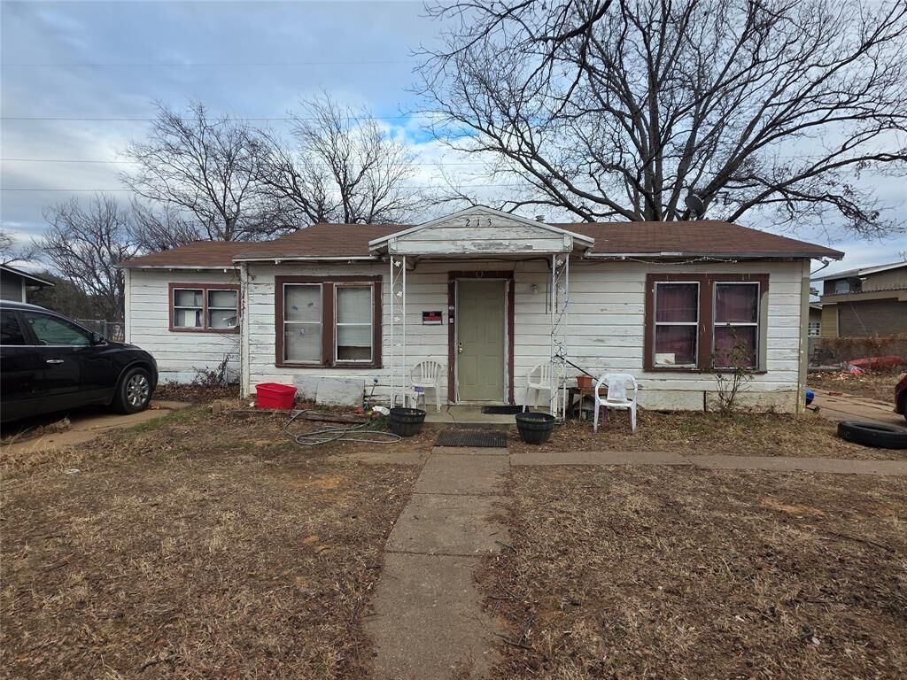 Property Photo:  213 Pennsylvania Avenue  TX 76450 