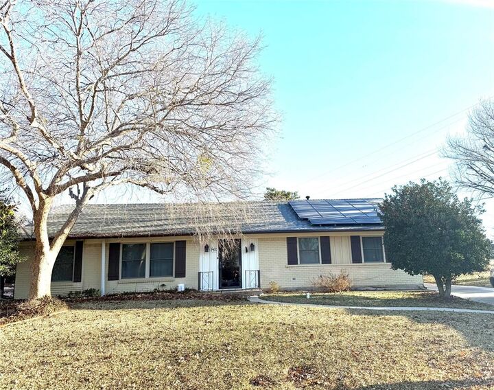 Property Photo:  1401 Greenbrier Drive  TX 75092 