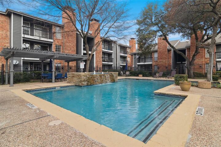 Property Photo: 18333 Roehampton Drive 224 TX 75252