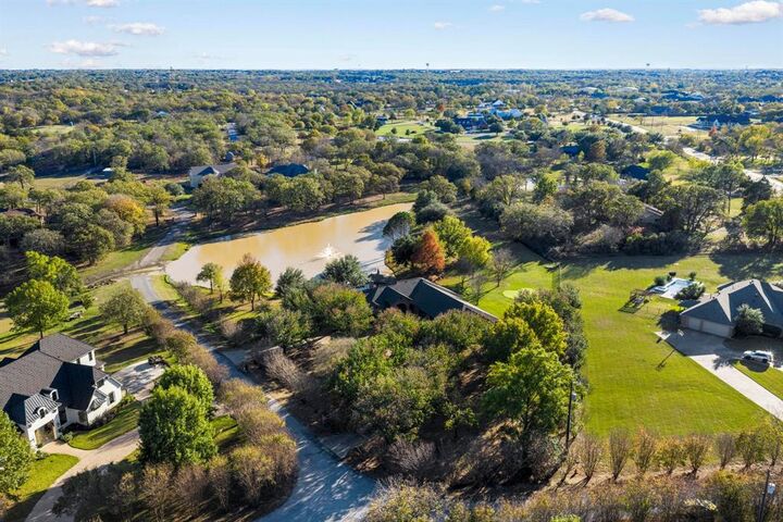 Property Photo: 1070 Lakeview Court TX 76226