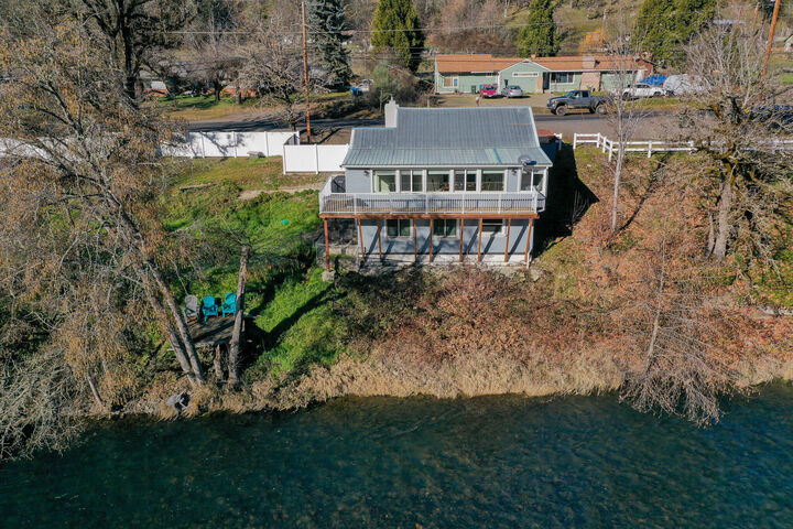 Property Photo:  26960 Highway 62  OR 97541 