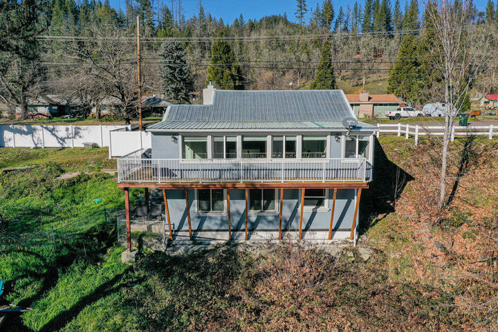 Property Photo:  26960 Highway 62  OR 97541 