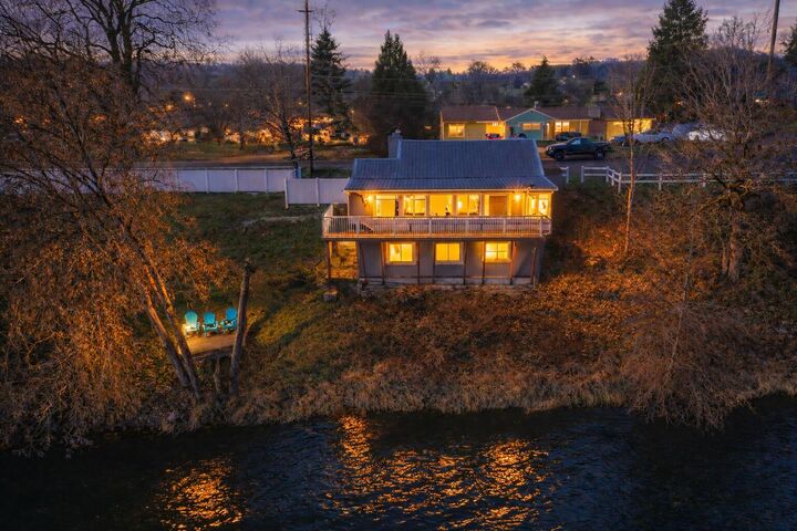 Property Photo:  26960 Highway 62  OR 97541 