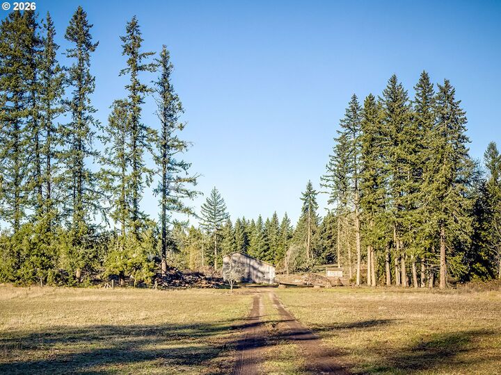 Property Photo: 19221 S Munson Rd OR 97038