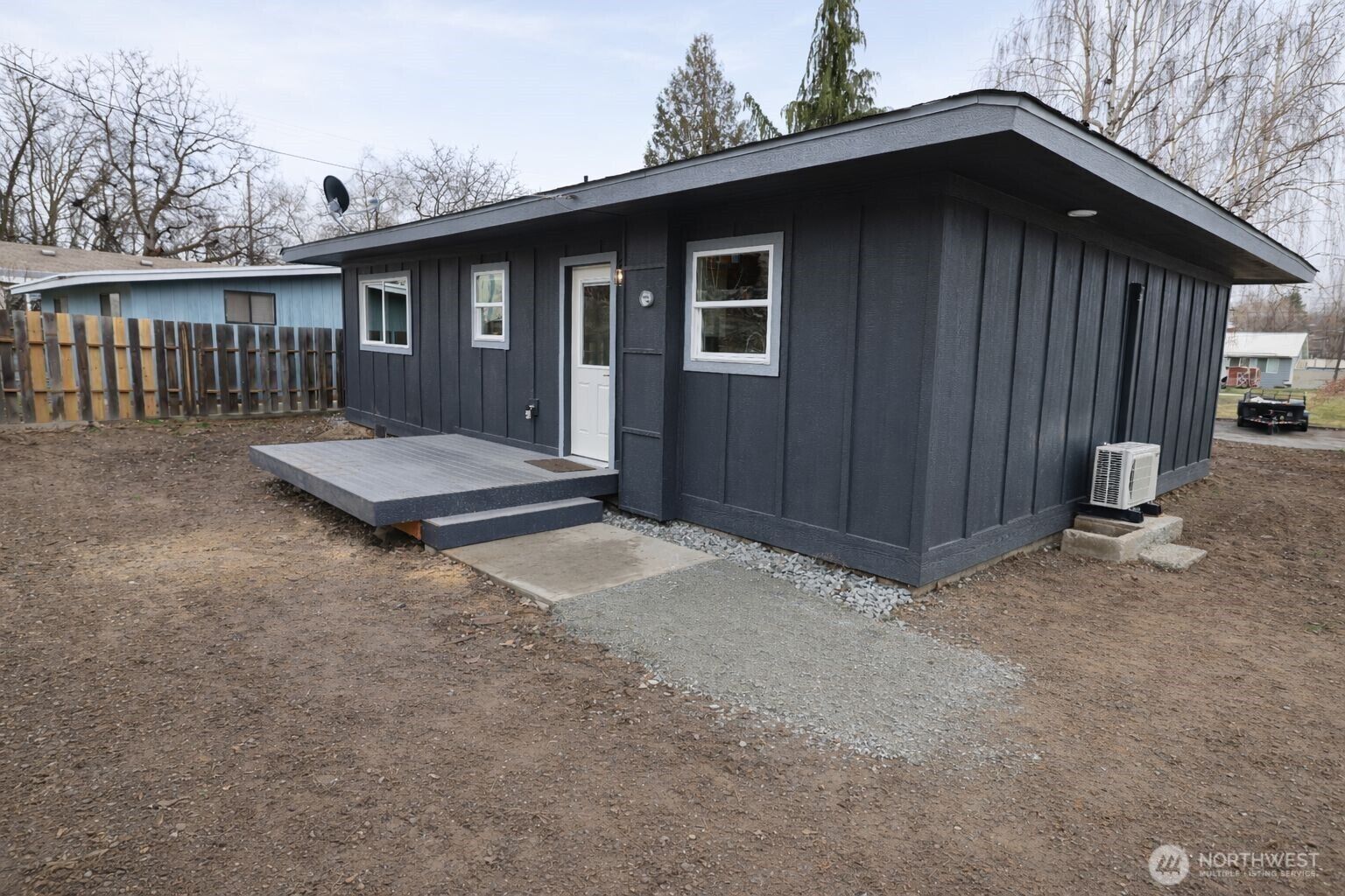 Property Photo:  919 E Johnson Avenue  WA 98816 