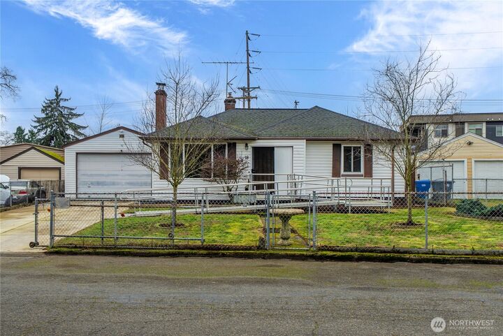 Property Photo:  18  Oak Park Drive SW  WA 98499 