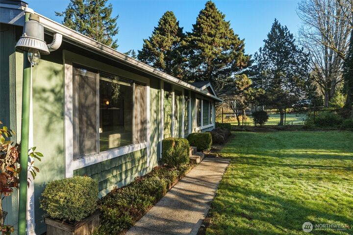 Property Photo:  3811  York Street  WA 98229 