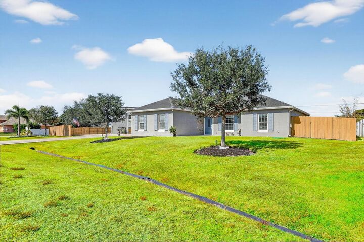 Property Photo: 375 SW Alcan Drive FL 34953