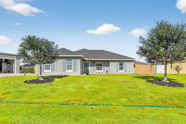 Property Photo:  375 SW Alcan Drive  FL 34953 