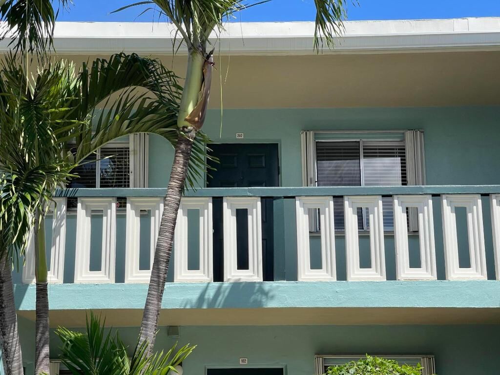 Property Photo:  306 E Ocean Avenue 202  FL 33435 