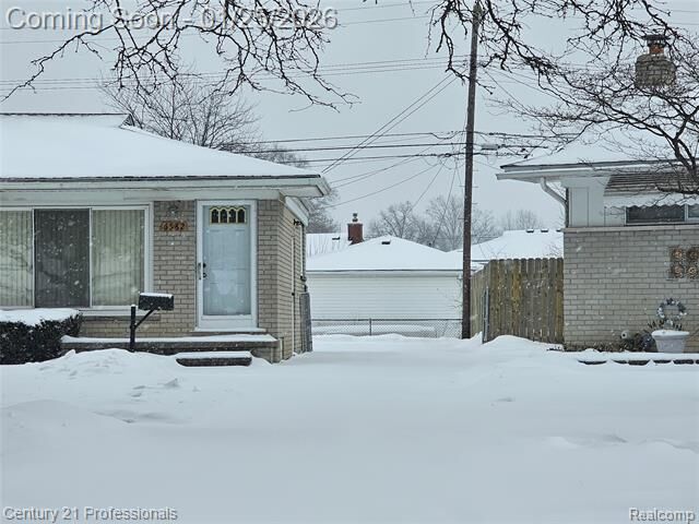 Property Photo: 6582 Sterling Court MI 48135