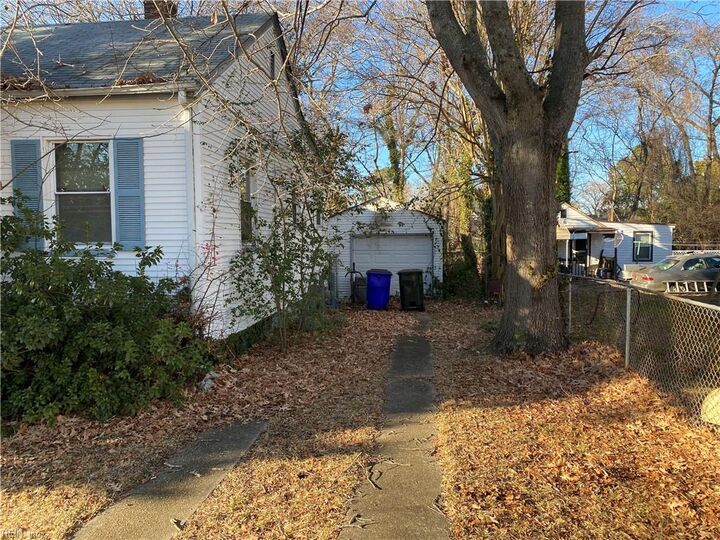 Property Photo:  964 Quail St  VA 23513 