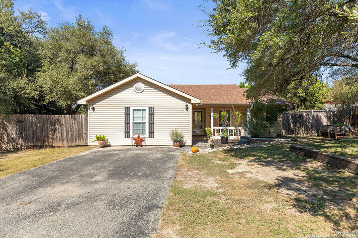 Property Photo: 204 Lake Park TX 78133