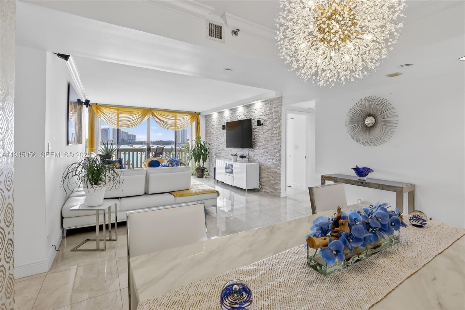 Property Photo:  1000 W Island Blvd 312  FL 33160 