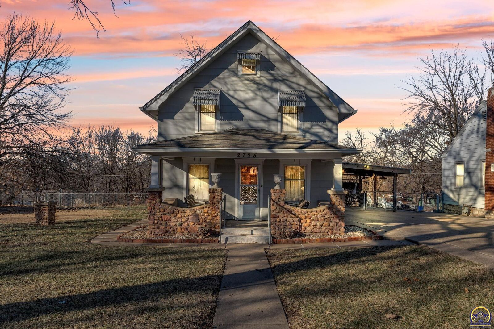 Property Photo:  2725 SE Pennsylvania Ave  KS 66605 