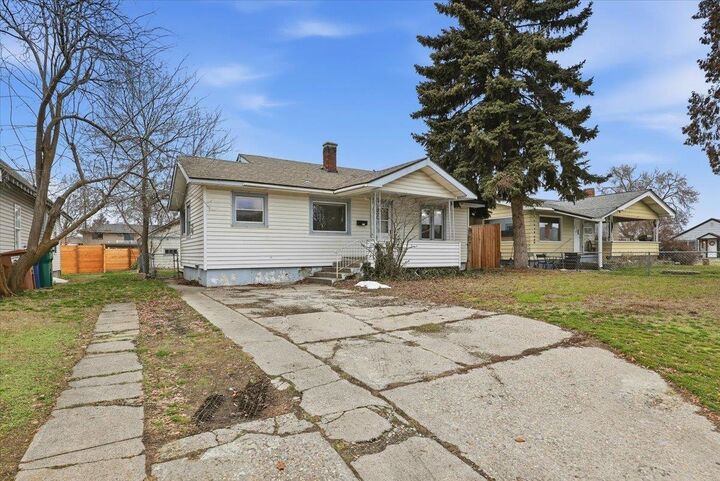 Property Photo:  5023 N Lee St  WA 99207 