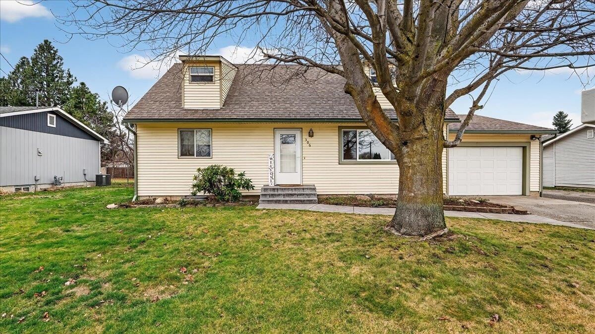 Property Photo: 306 S Flora Rd WA 99016