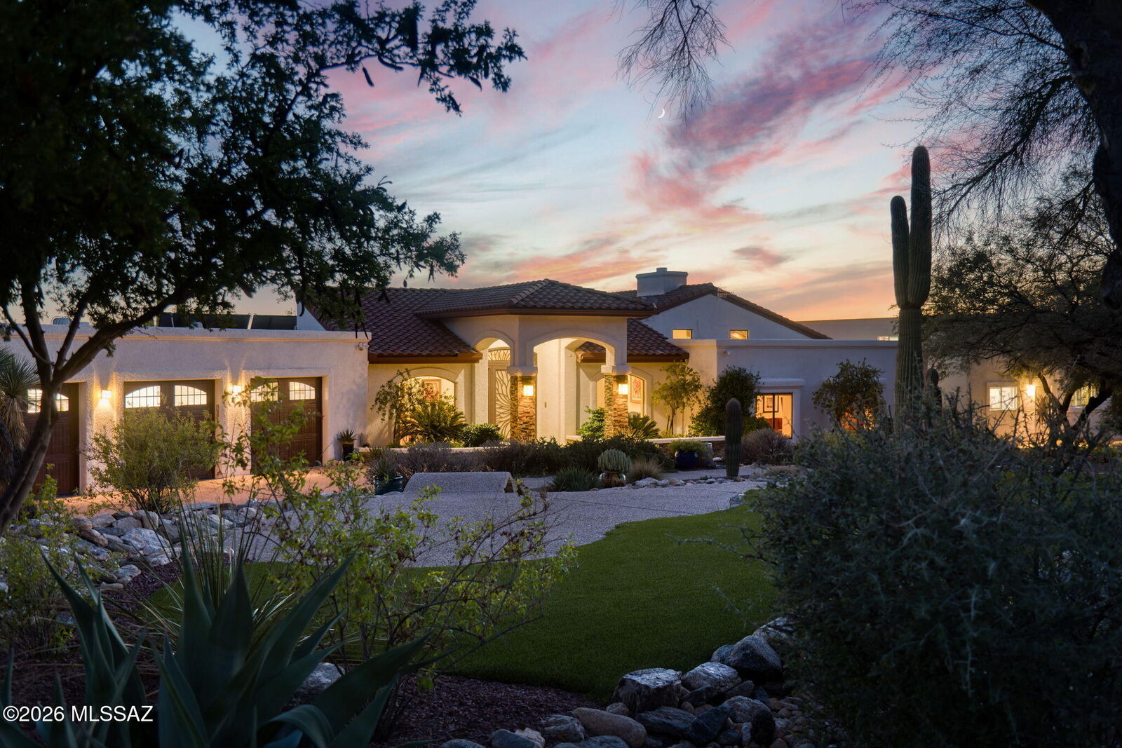 Property Photo:  5300 N Avenida De La Colina  AZ 85749 