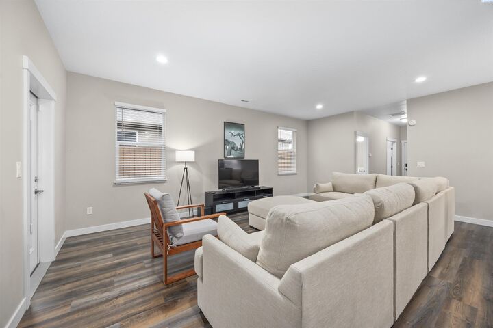 Property Photo:  1125 S Cedar St  WA 99337 