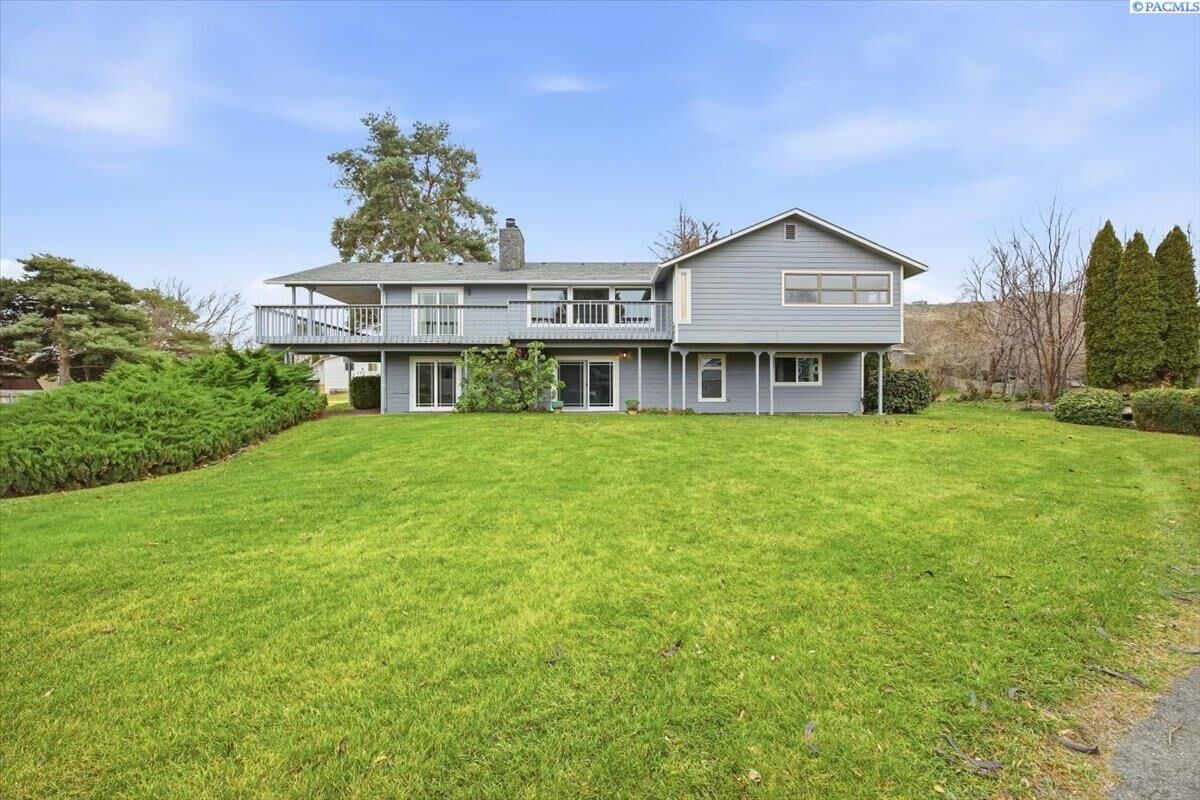 Property Photo:  154 Orchard Way  WA 99352 