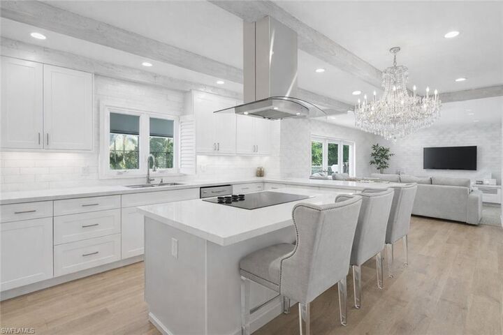 Property Photo: 7395 Stonegate Dr FL 34109