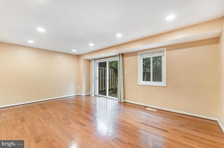 Property Photo:  7432 Larne Lane  VA 22079 