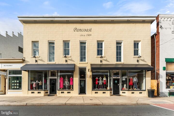 Property Photo: 117 21st Street N 204 VA 20132