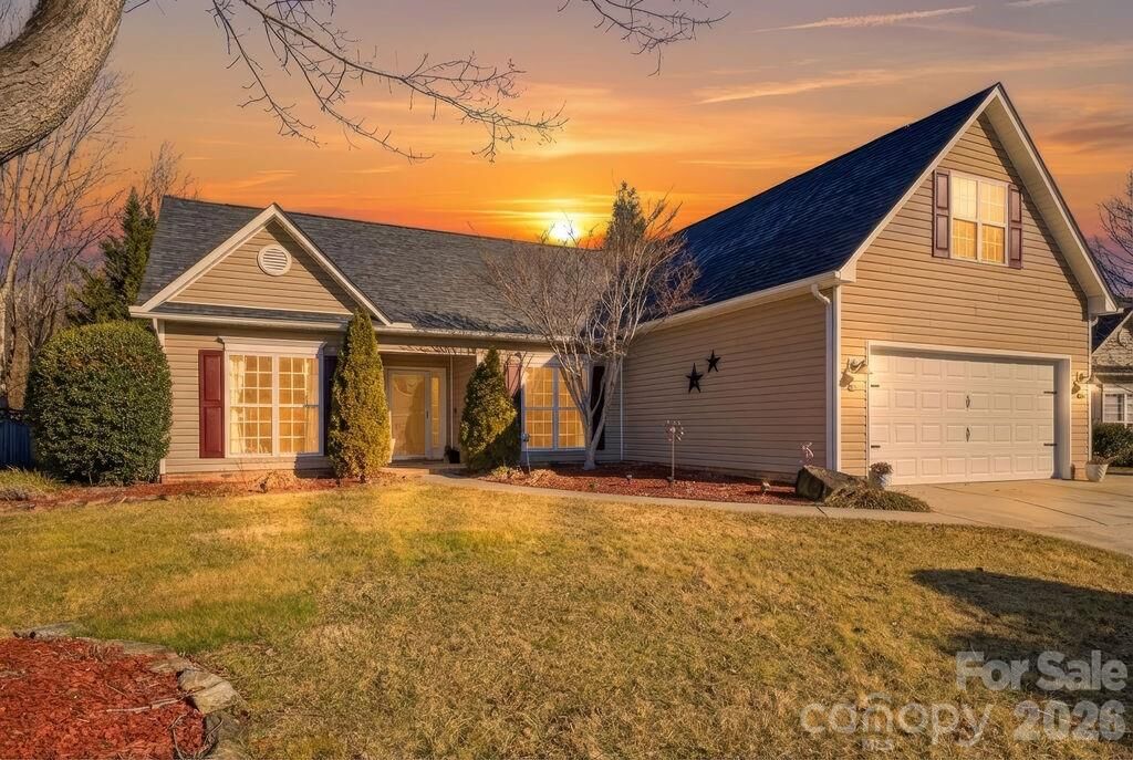 Property Photo:  109 N Sunberry Trail  NC 28732 