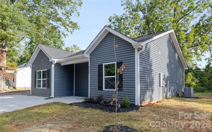 Property Photo:  2004 Juniper Drive  NC 28269 