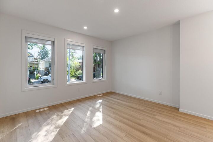 Property Photo:  12411  81 Street NW  AB T5B 2T6 