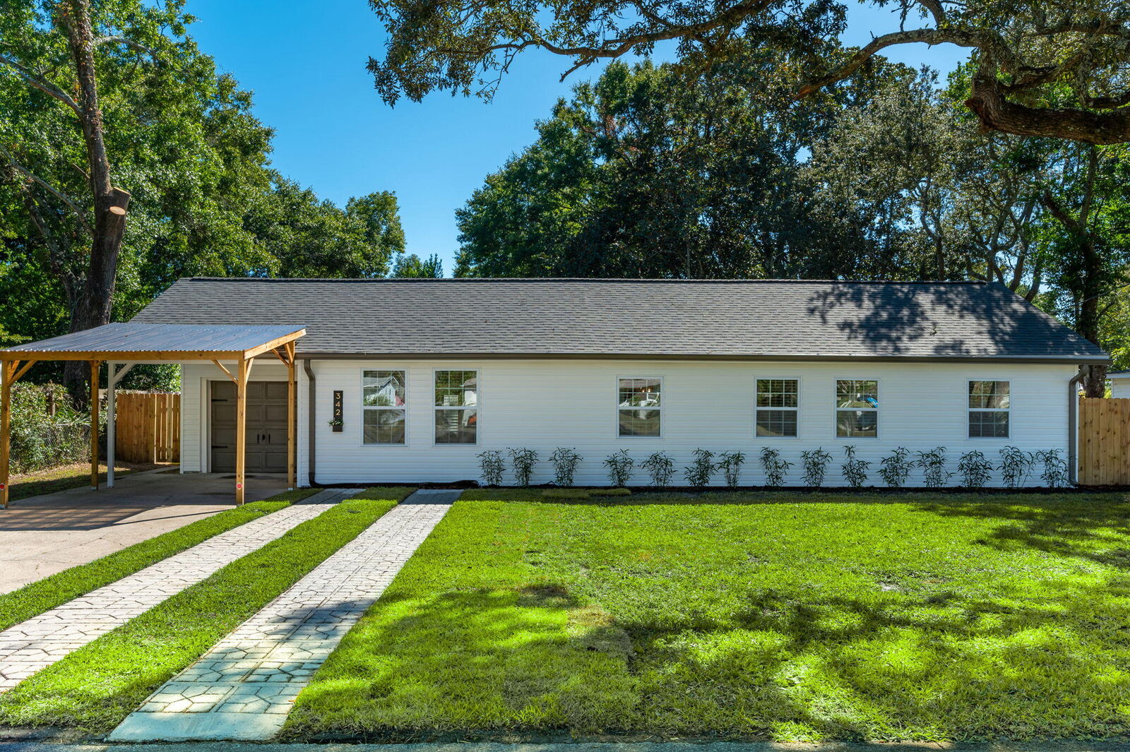 Property Photo: 342 SE Hollywood Boulevard FL 32548