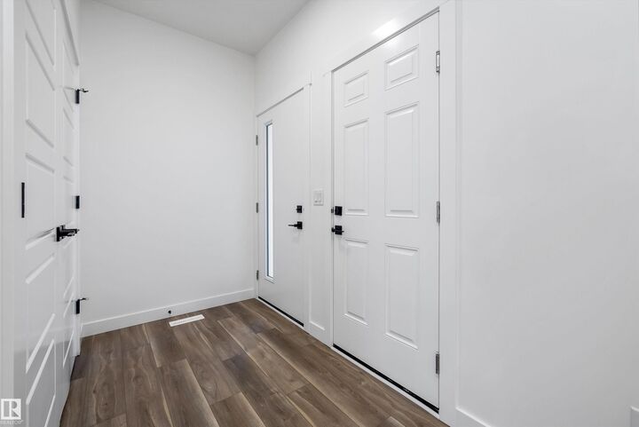 Property Photo:  917 19 Avenue NW  AB T6T 2X4 