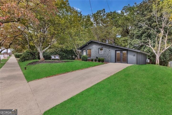 Property Photo: 1265 Calhoun Avenue GA 30344