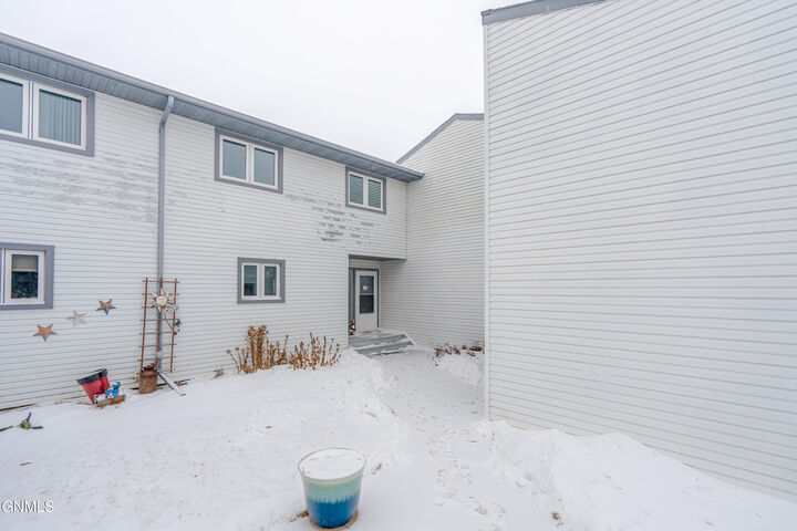 Property Photo:  2872 Warwick Loop  ND 58504 