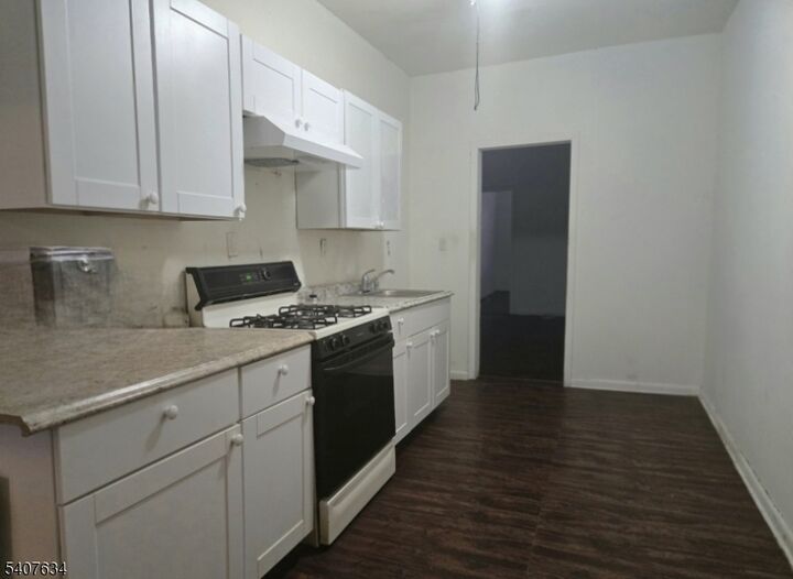 Property Photo:  528 Valley Brook Ave  NJ 07071 