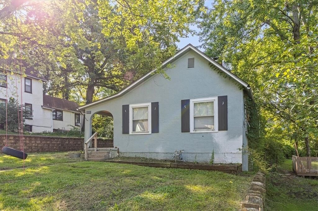 Property Photo:  1919 Federal Avenue  KS 66103 