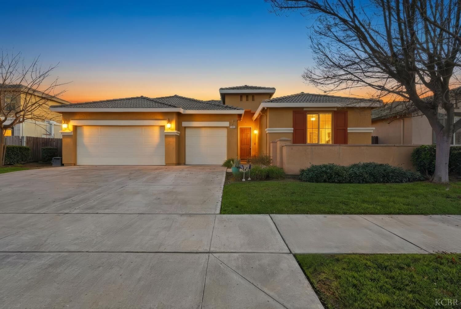 Property Photo:  1023 Revere Way  CA 93245 