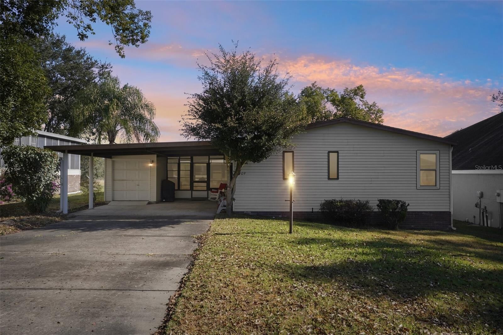 Property Photo:  1409 Torrey Pines Drive  FL 32159 