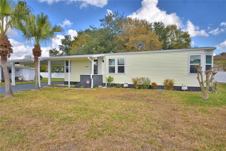 Property Photo:  4802 Colonnades Circle E  FL 33811 