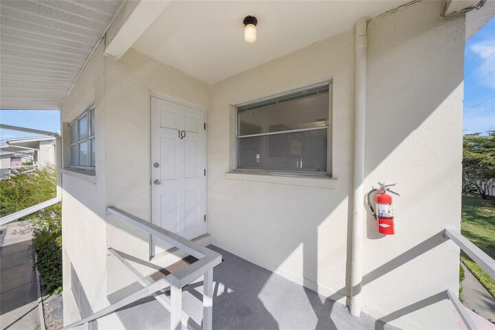 Property Photo:  2507 Beneva Road 10  FL 34232 