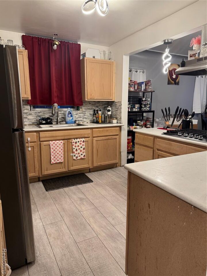 Property Photo:  18466 Mendota Street  MI 48221 1947 