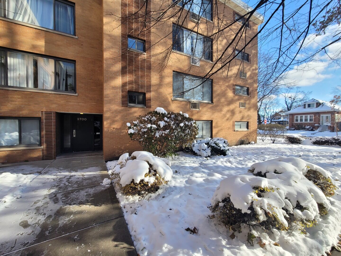 Property Photo:  2700 W Lunt Avenue 201  IL 60645 