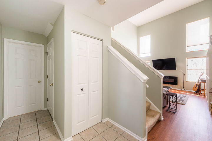 Property Photo: 906 Ainsley Drive 4 IL 60185